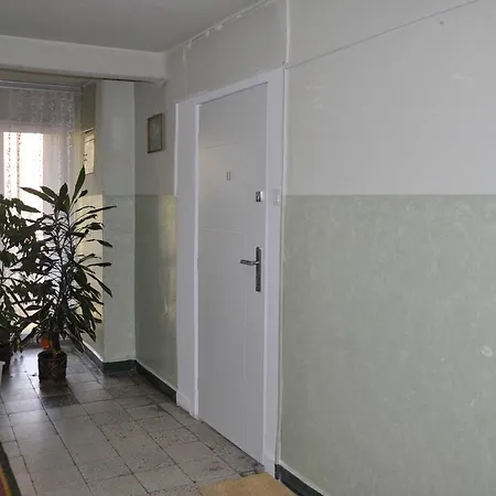 Modern 9 Apartment *